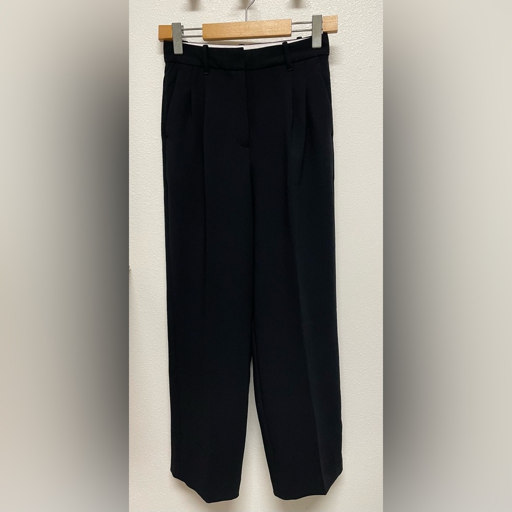 Aritzia Effortless Pant